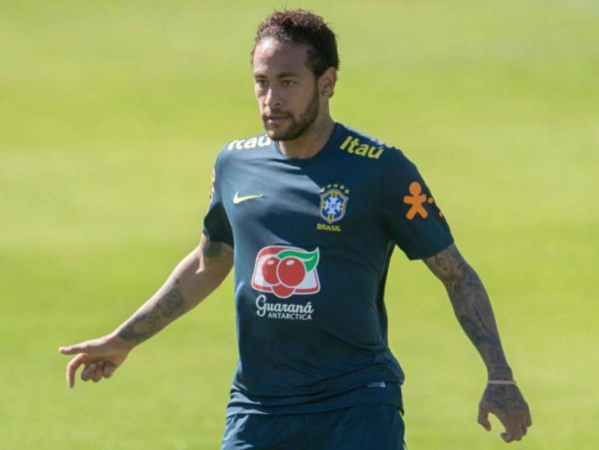 Golpe a aficionado le costó la capitanía de la selección de Brasil a Neymar