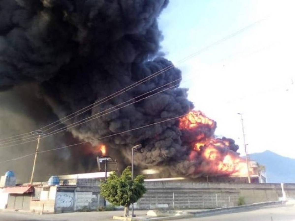 Incendio consume depósito de equipos para elecciones de Venezuela