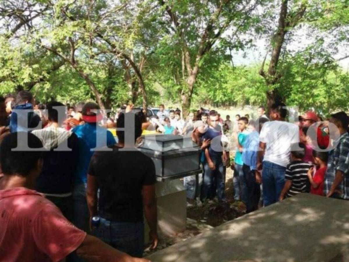 Entierran los restos de joven soterrado en mina de El Corpus, Choluteca