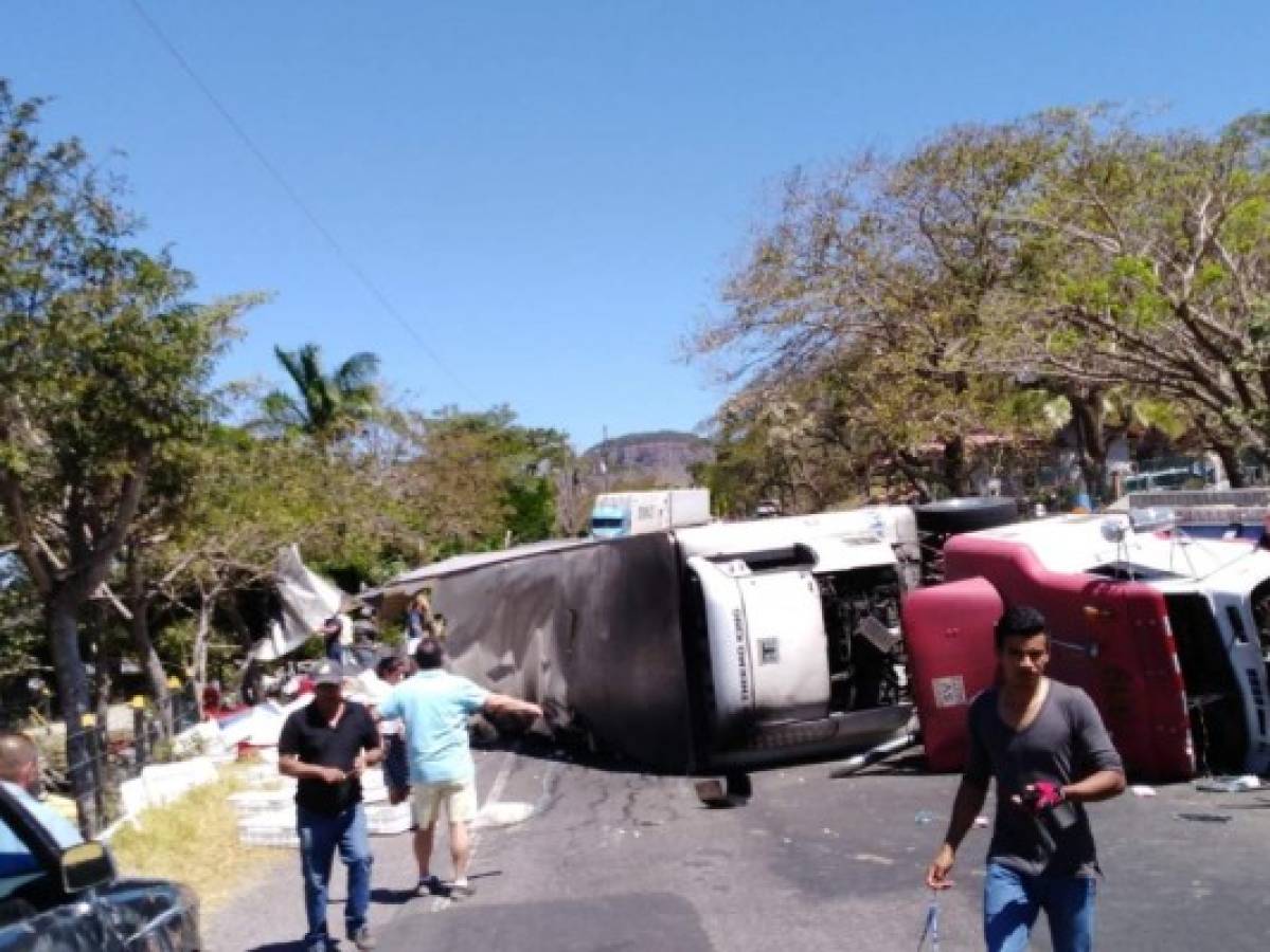 Una persona muerta deja volcamiento de un furgón en Choluteca