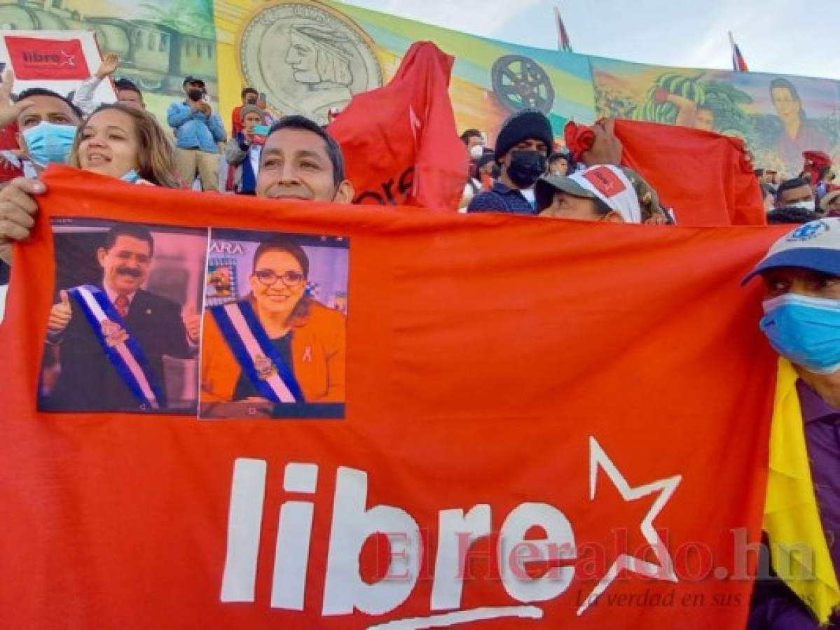 Pancartas y bailes: el ambiente en las graderías del Estadio Nacional durante toma de posesión (Fotos)