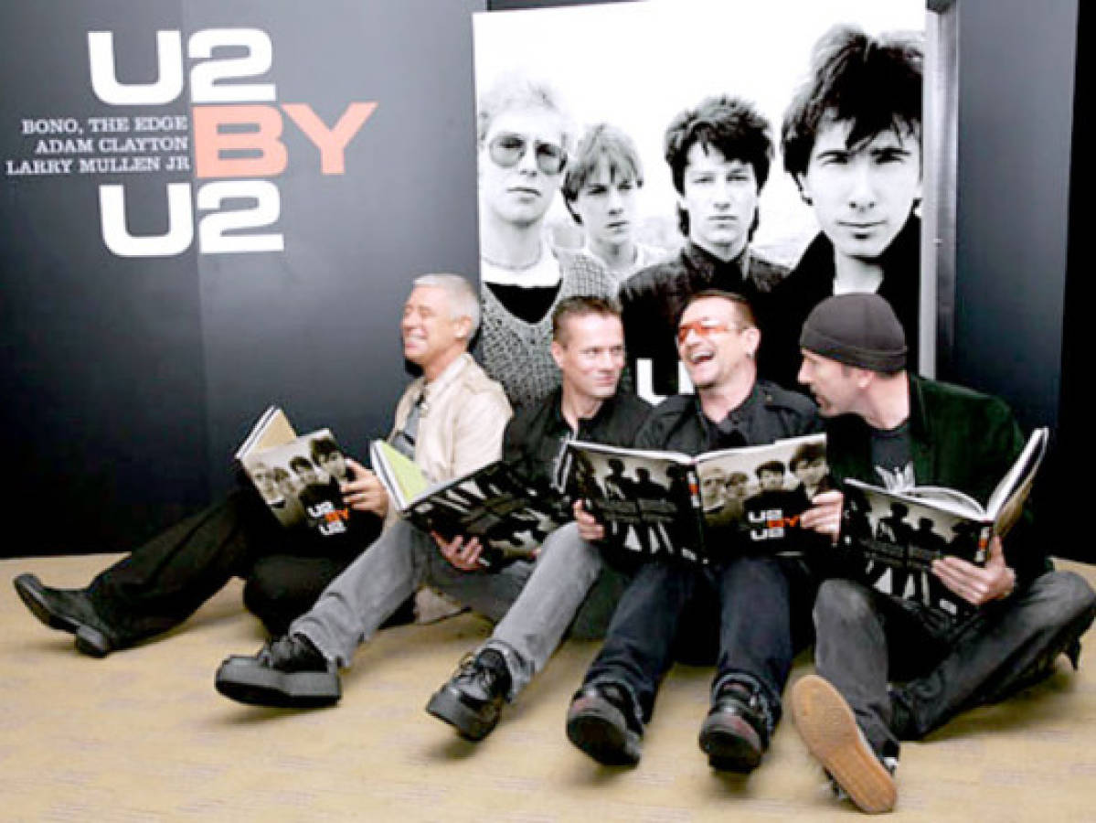 Exponen fotos de los inicios de U2 ‎