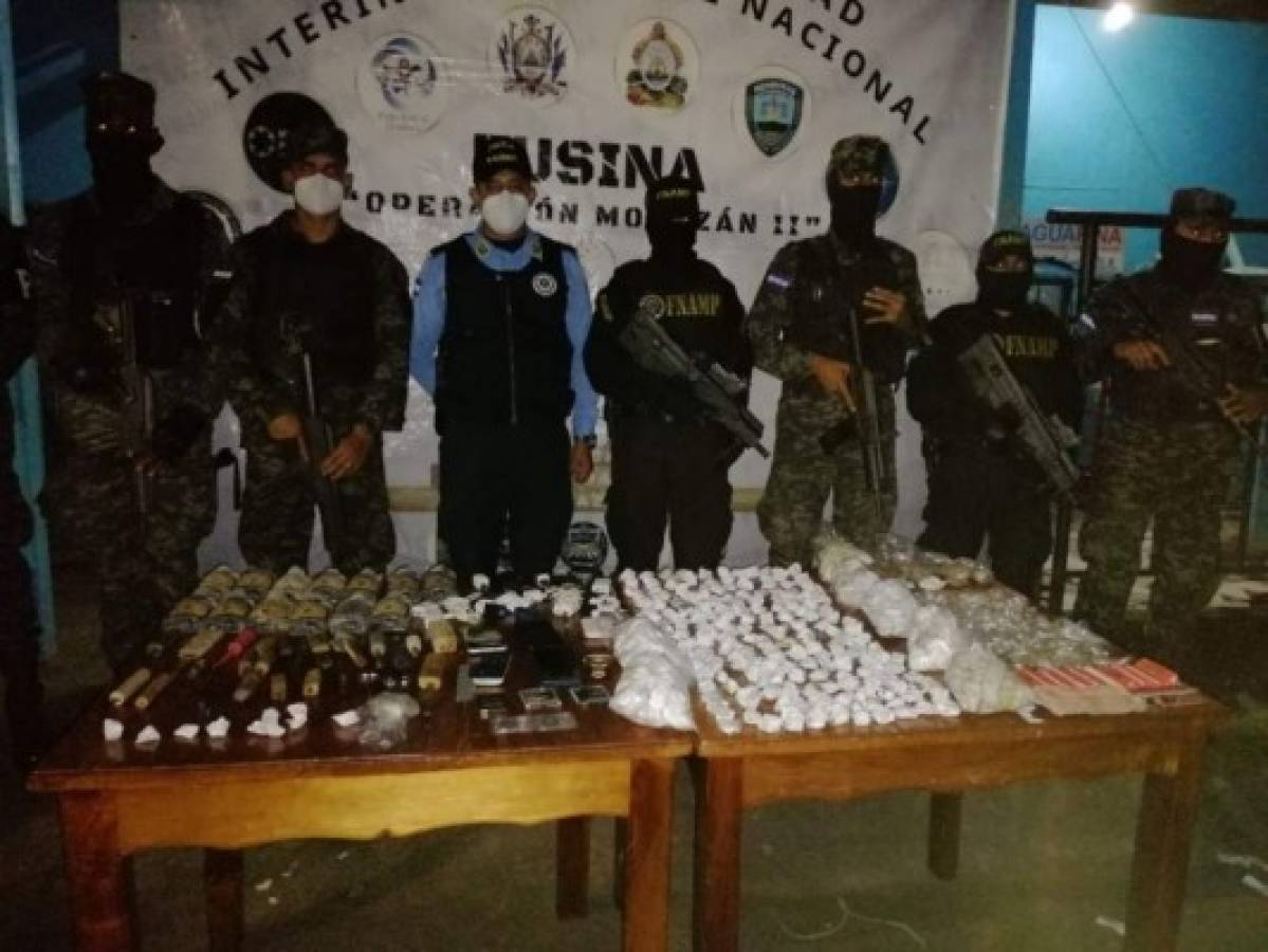 Granadas, armas y drogas decomisan en centro penal de La Ceiba