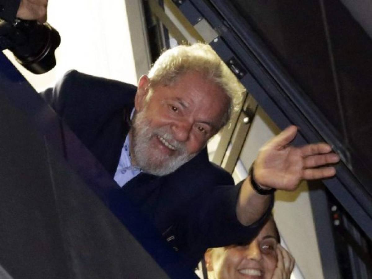 Presidente de corte suprema suspende fallo que podía liberar a Lula da Silva