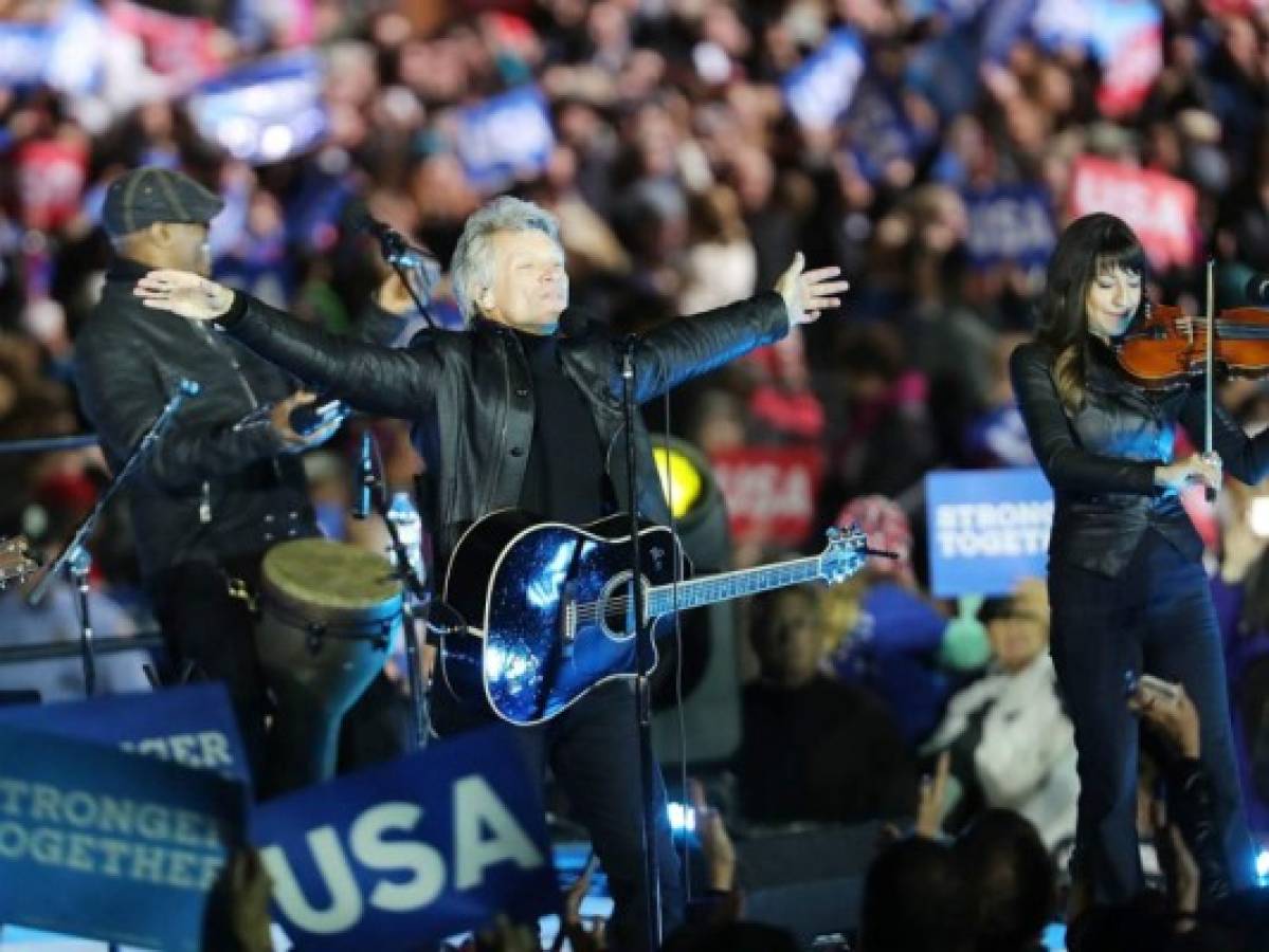 Clinton muestra fuerza a horas de elección presidencial, en acto con Obama  