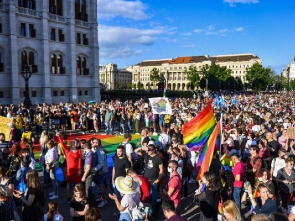 Líderes de 16 países de UE piden respeto de derechos de comunidad LGTB  