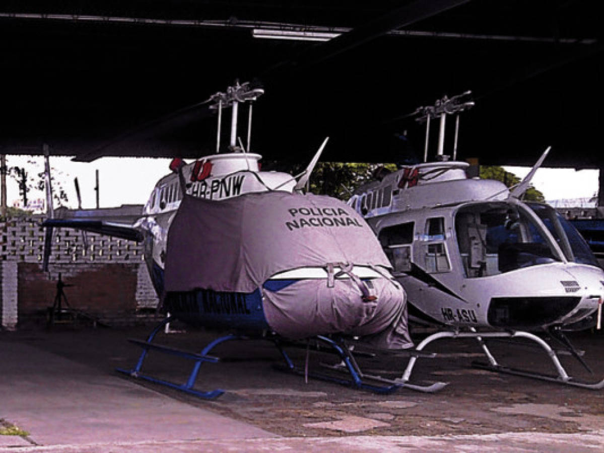 PolicÃa abandona helicÃ³pteros hasta dejarlos en situaciÃ³n de museo