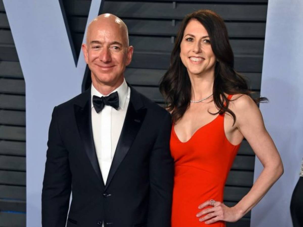 Fundador de Amazon divide sus acciones tras su divorcio