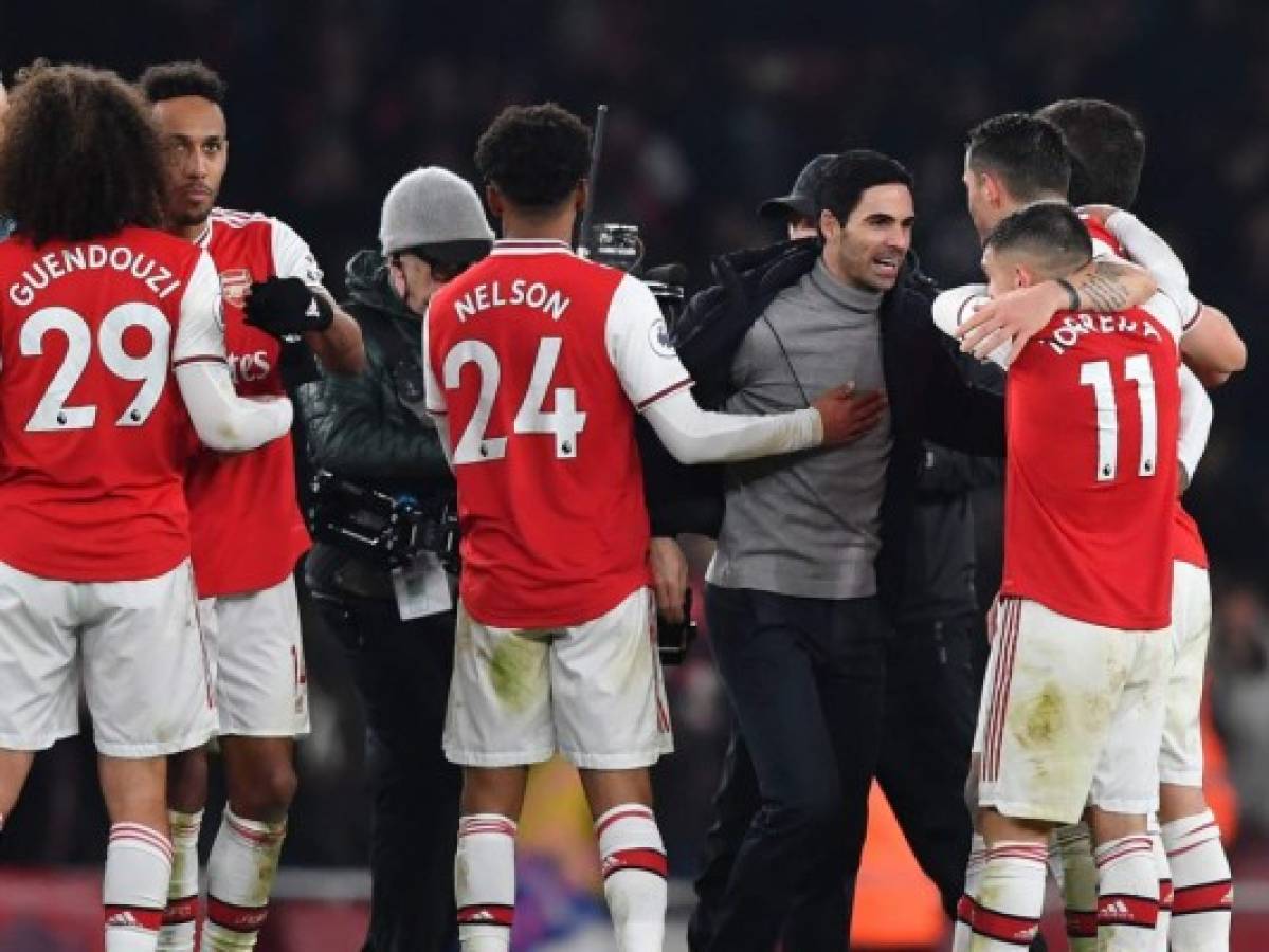 Jugadores y técnicos del Arsenal aceptan rebaja del 12,5% de salarios