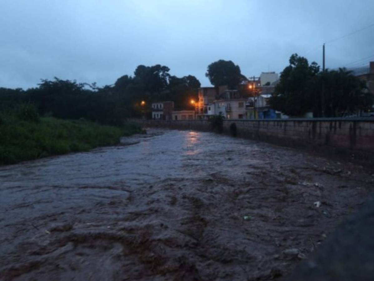 Paso de Eta por Honduras deja muerte y destrucción; seguirán intensas lluvias