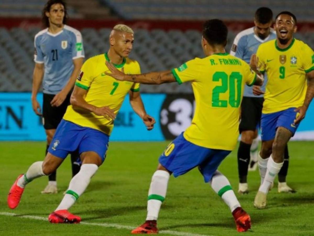 Brasil vence 2-0 a Uruguay y se afianza en la punta de la clasificatoria a Qatar 2022