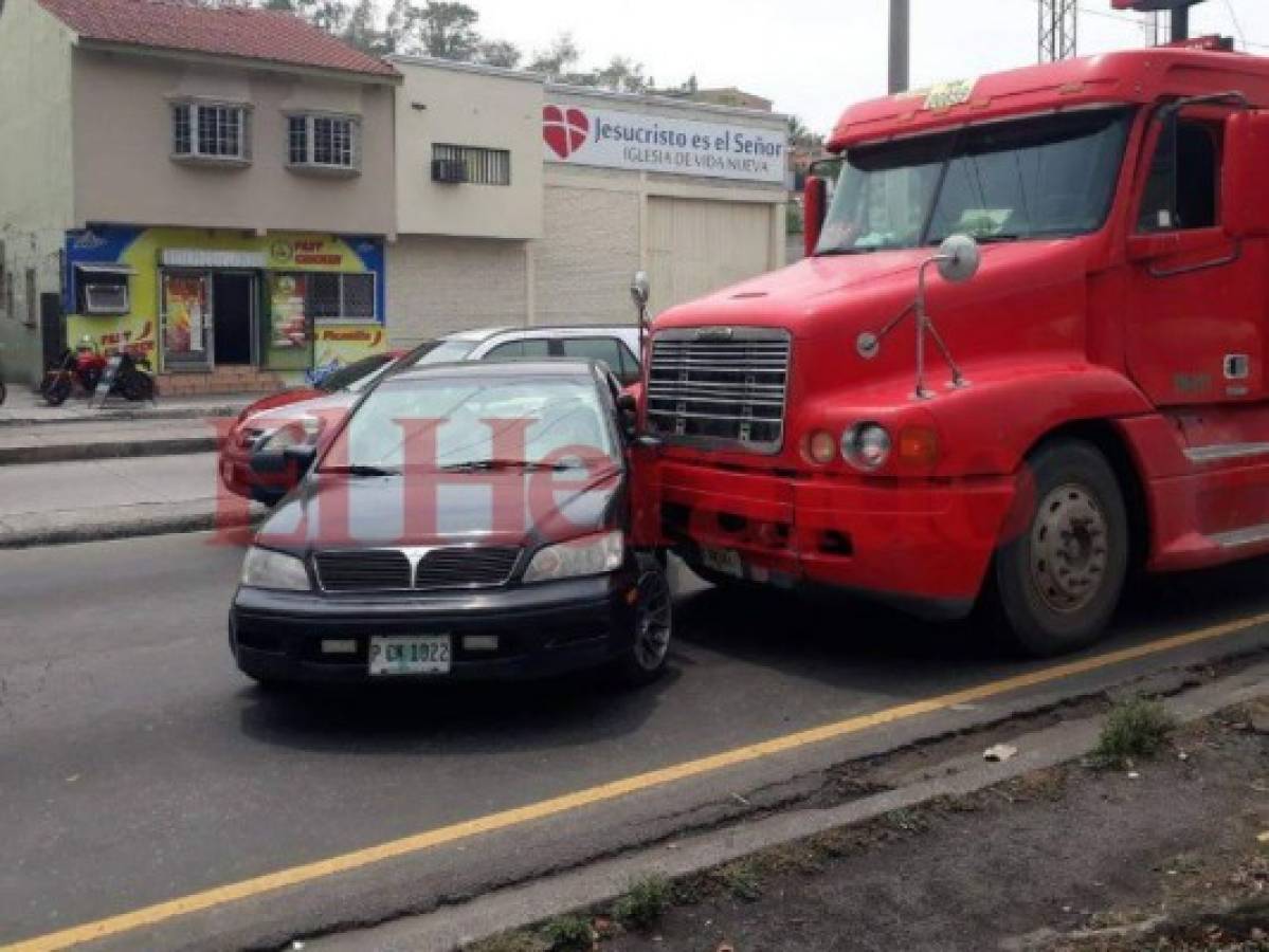 Congestionamiento vial ocasiona colisión en el bulevar Fuerzas Armadas de la capital