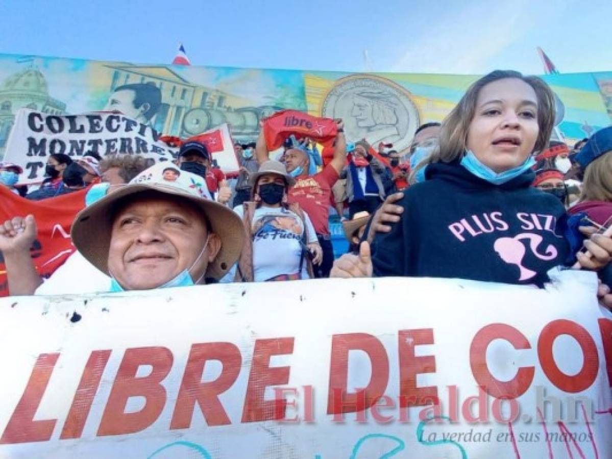 Pancartas y bailes: el ambiente en las graderías del Estadio Nacional durante toma de posesión (Fotos)