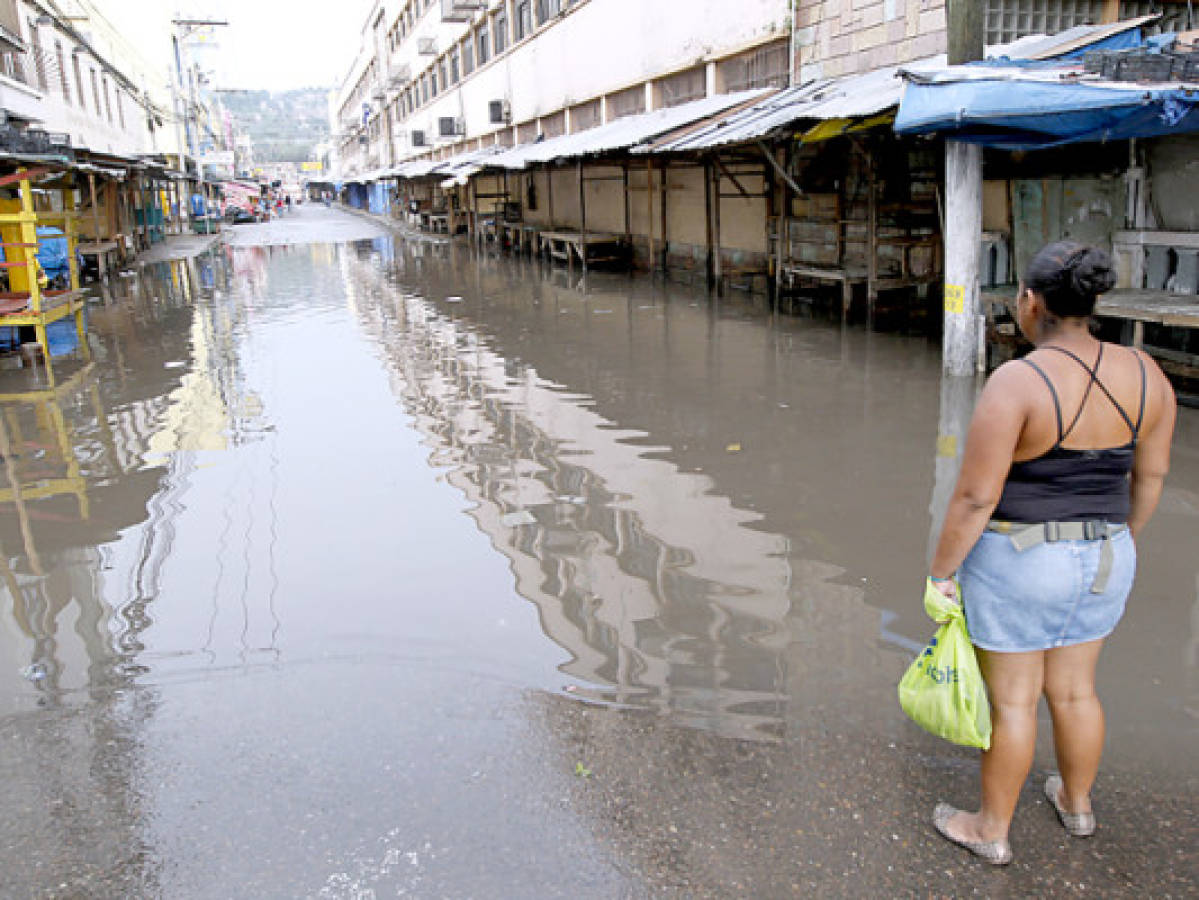 Derrumbes e inundaciones dejó tormenta en la capital de Honduras