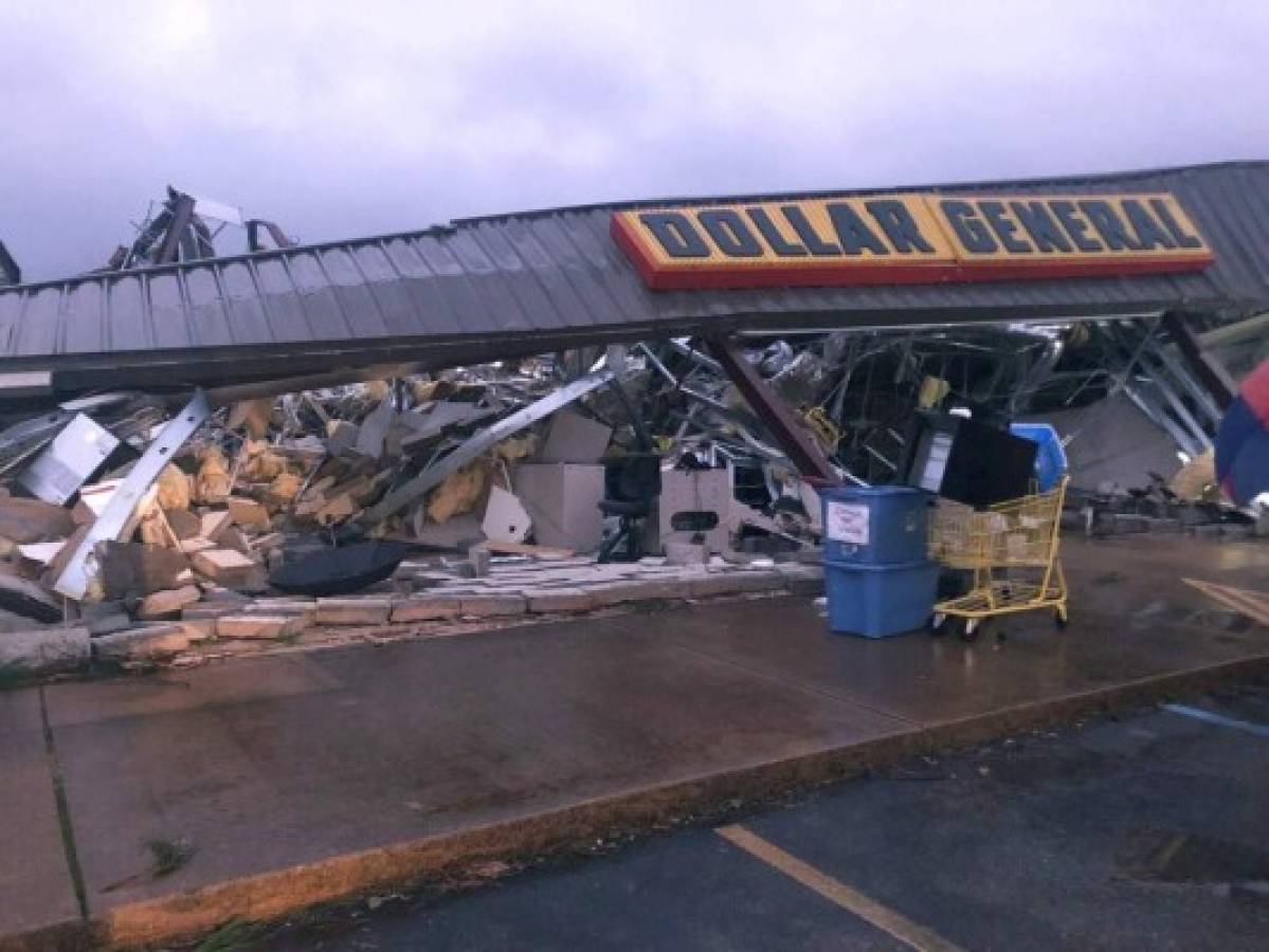 Tornado y tormentas causan daños en Mississippi y Alabama 