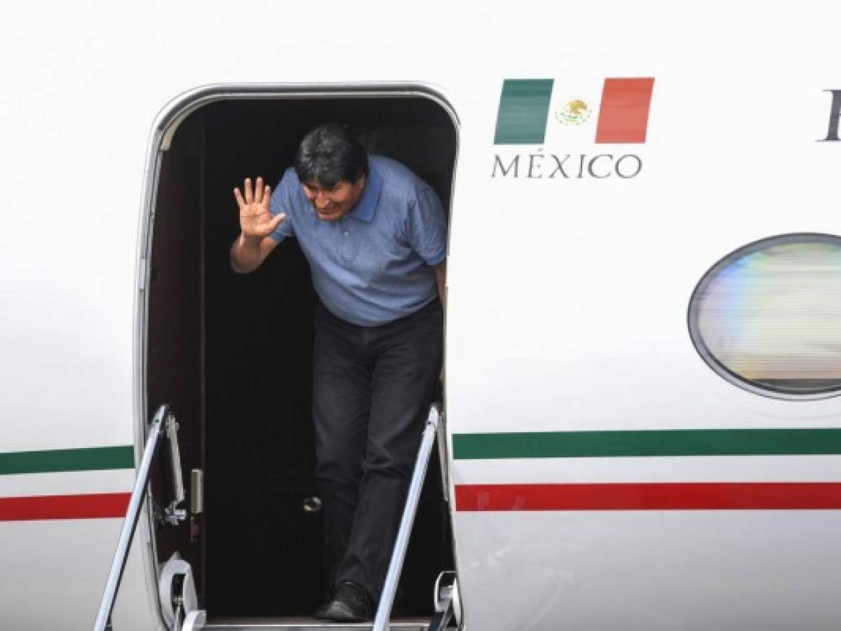 Evo Morales llega a México tras recibir asilo político