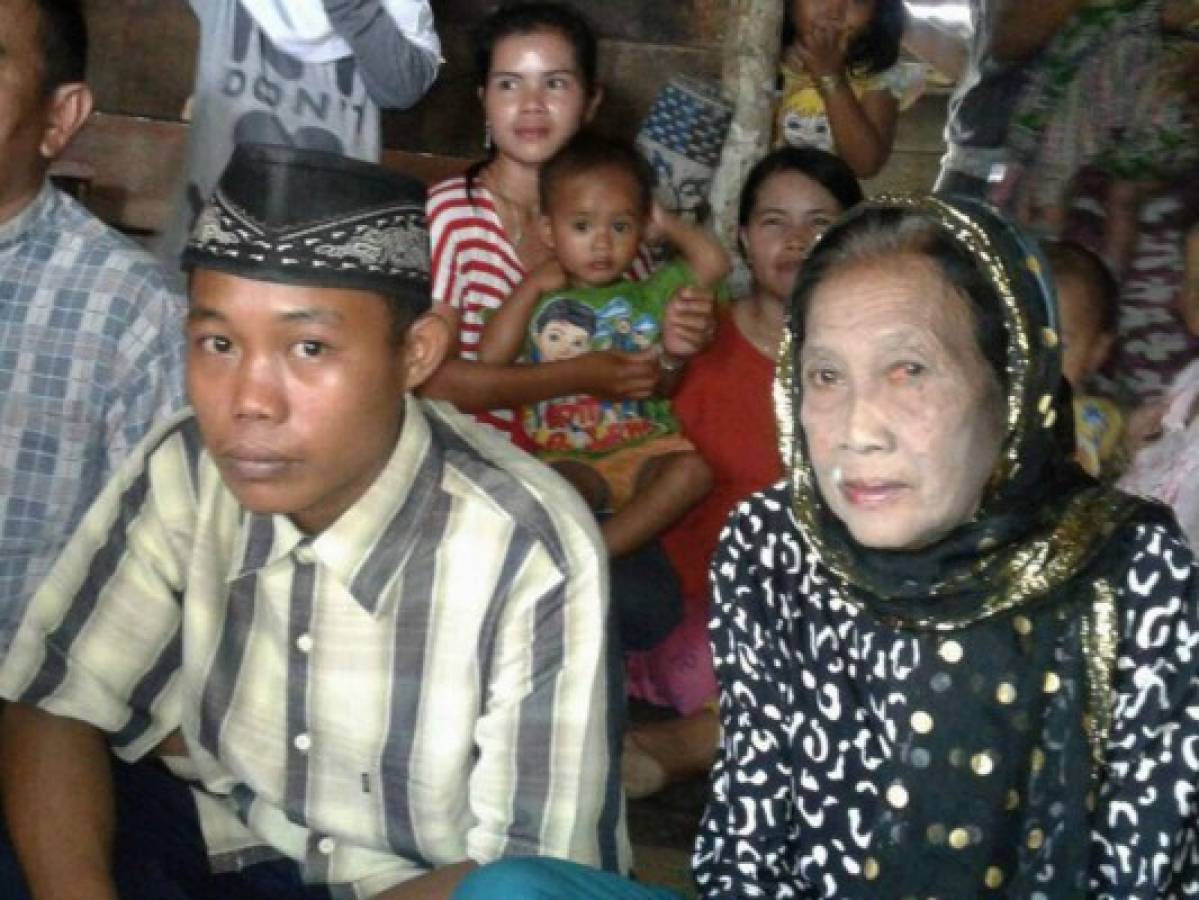 Un adolescente indonesio logra casarse con su novia de 73 años tras amenazar con suicidio