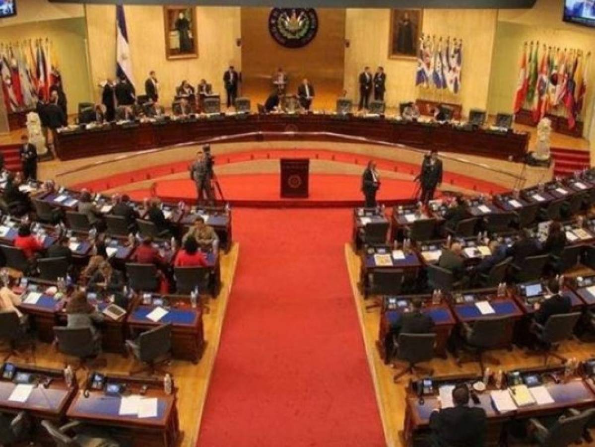 Asume nuevo Congreso dominado por derecha en El Salvador