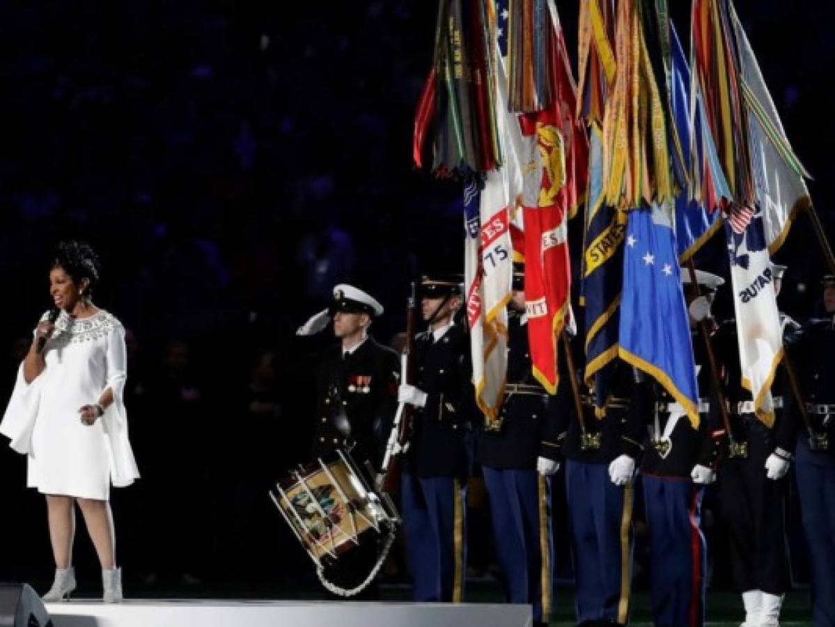 Gladys Knight brilla al interpretar el himno nacional de Estados Unidos en el Super Bowl