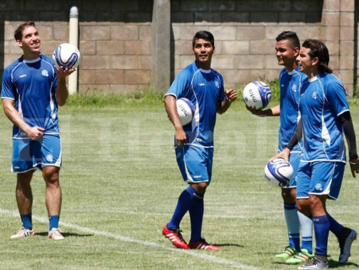 Con hotel cinco estrellas y premios asegurados salvadoreños contra Honduras