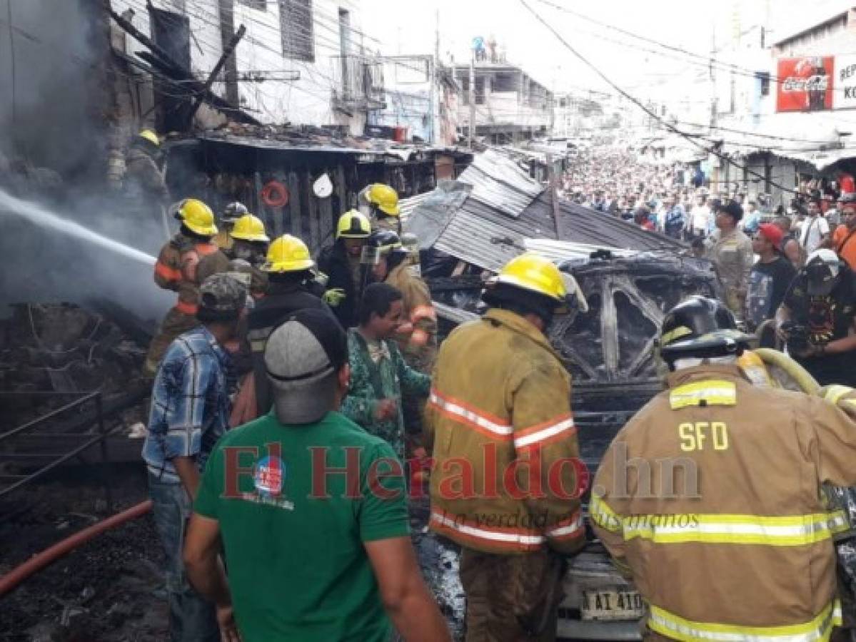 Los videos del voraz incendio en la sexta avenida de Comayagüela