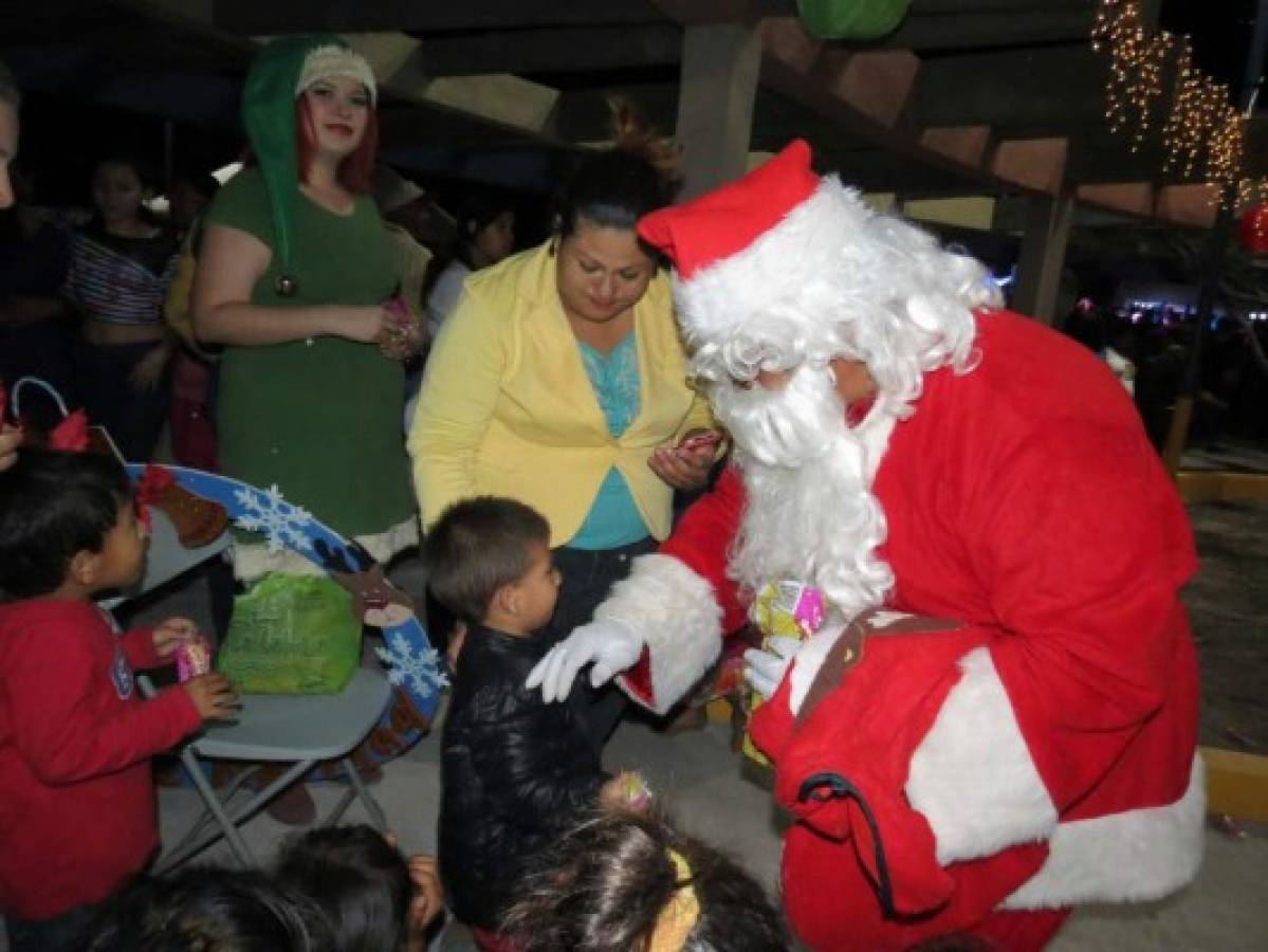 La Paz: Inauguran parque Los Enamorados con Navidad catracha