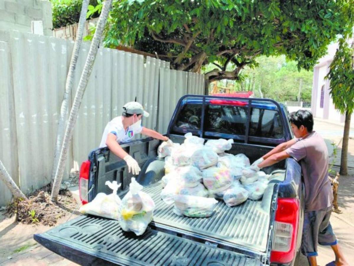 Grupo de jóvenes altruistas reparte esperanza a los más necesitados