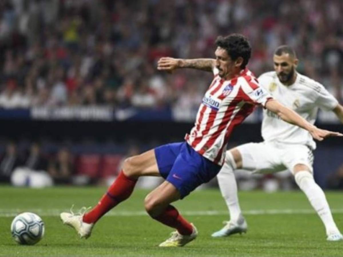 Stefan Savic sufre una lesión muscular que le puede tener un mes de baja