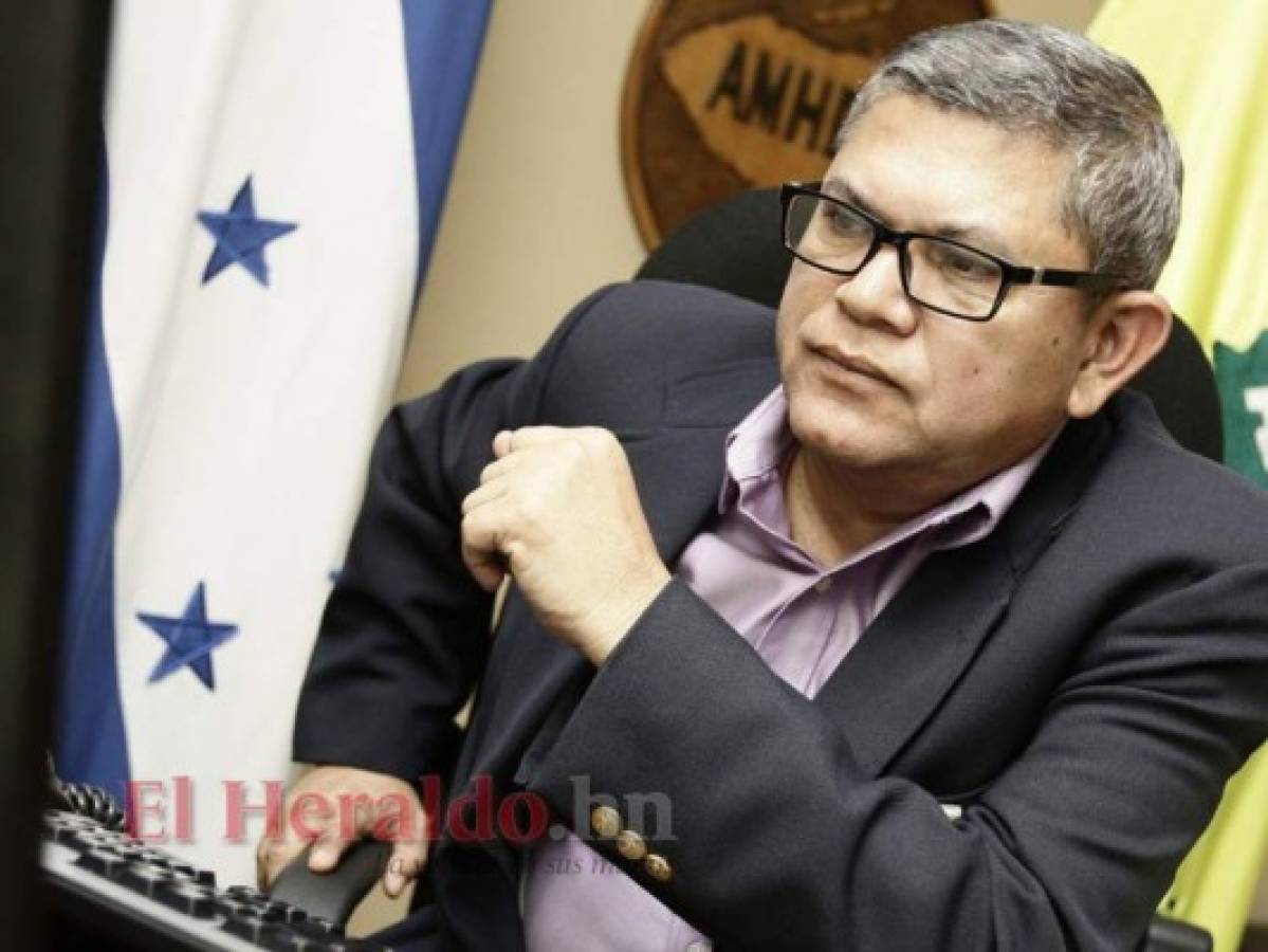 Ministerio Público interroga a Nery Cerrato por compra de clínica móvil