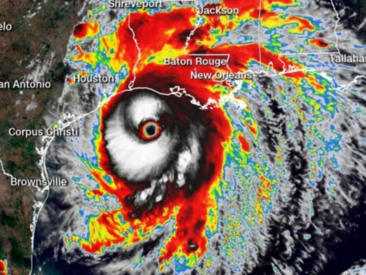 Huracán Laura ya es categoría 4 y avanza hacia Estados Unidos  