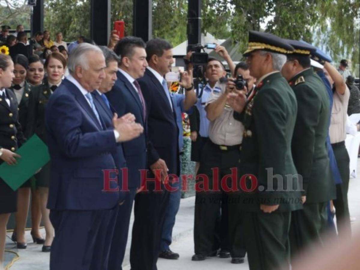 Presidente Hernández preside ceremonia de ascensos de las Fuerzas Armadas