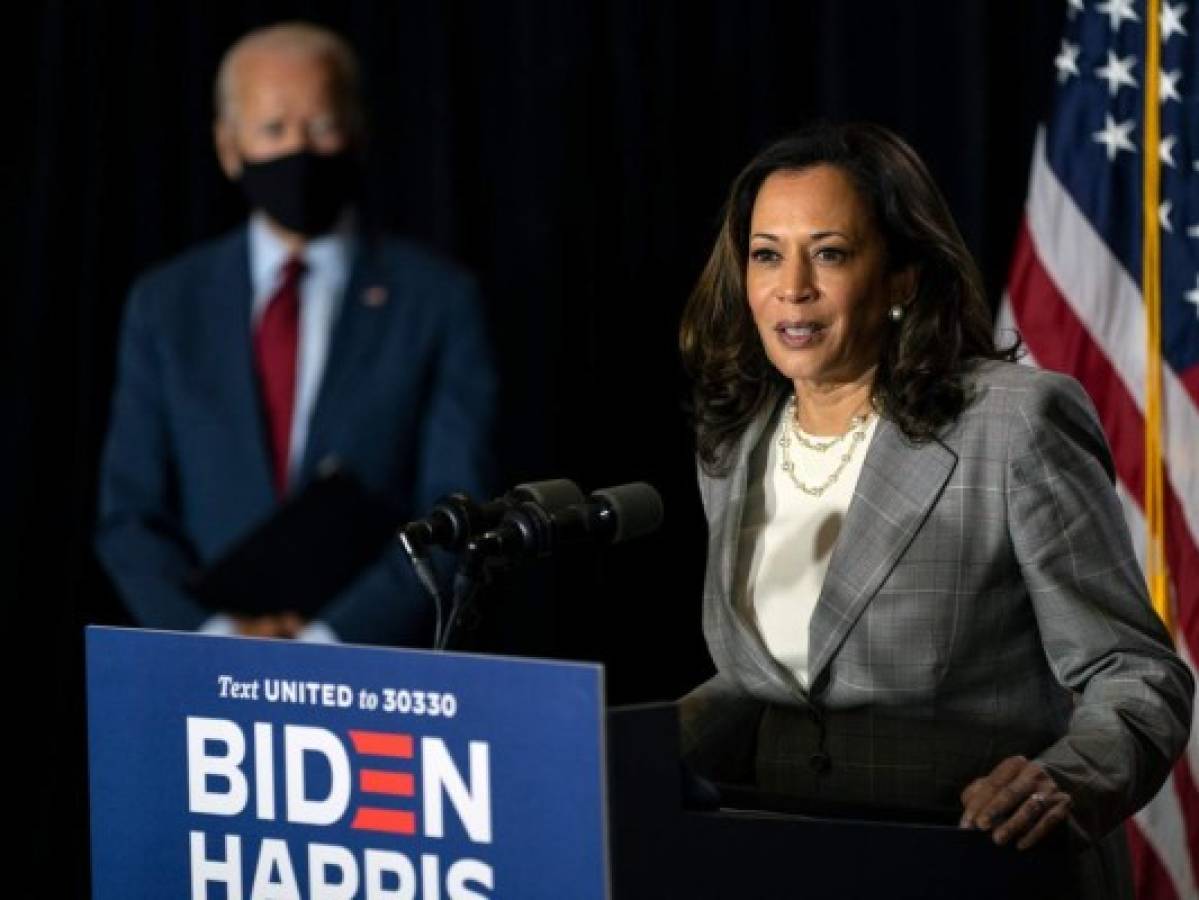 Revista se disculpa por cuestionar ciudadanía de Kamala Harris