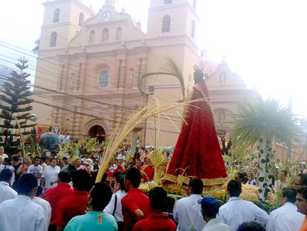 '¡Hosanna, Hosanna!', se oye en las calles de las ciudades de Honduras