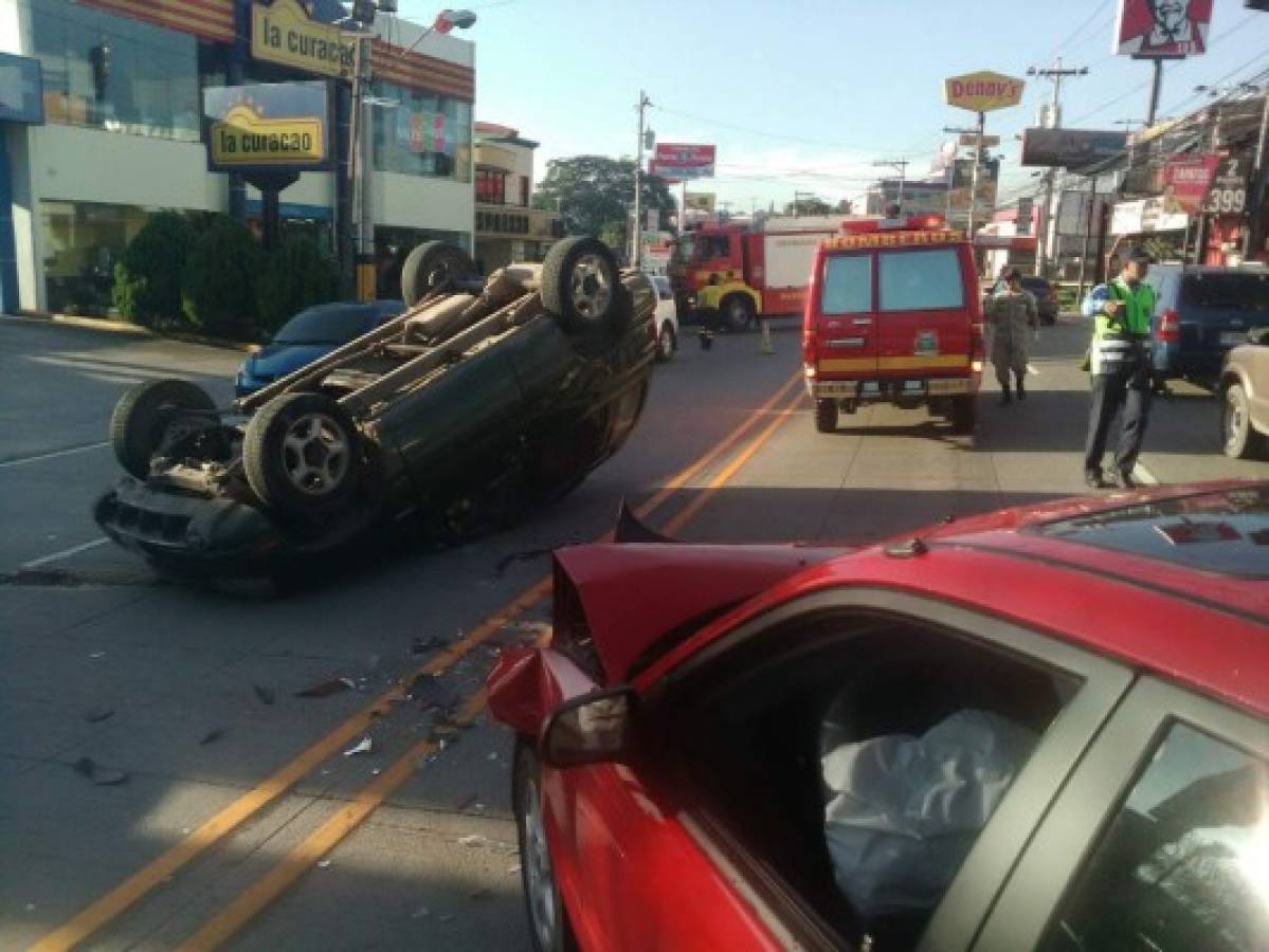 Accidente entre dos vehículos a inmediaciones de Toncontín