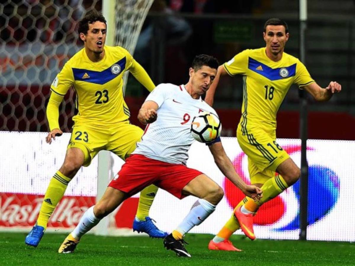 Polonia vence a Kazajistán (3-0) y mantiene el pulso con Dinamarca