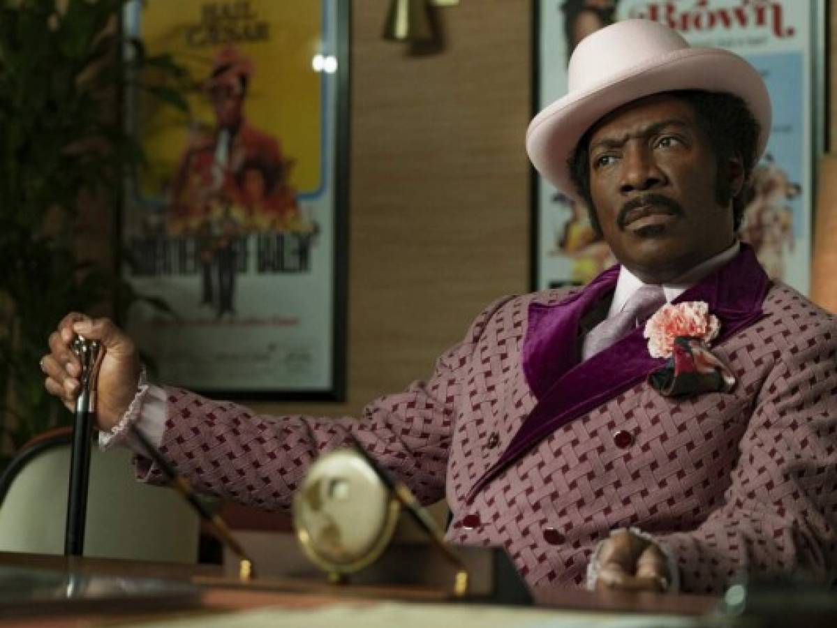 Eddie Murphy se levanta del sofá y rejuvenece con 'Dolemite” 