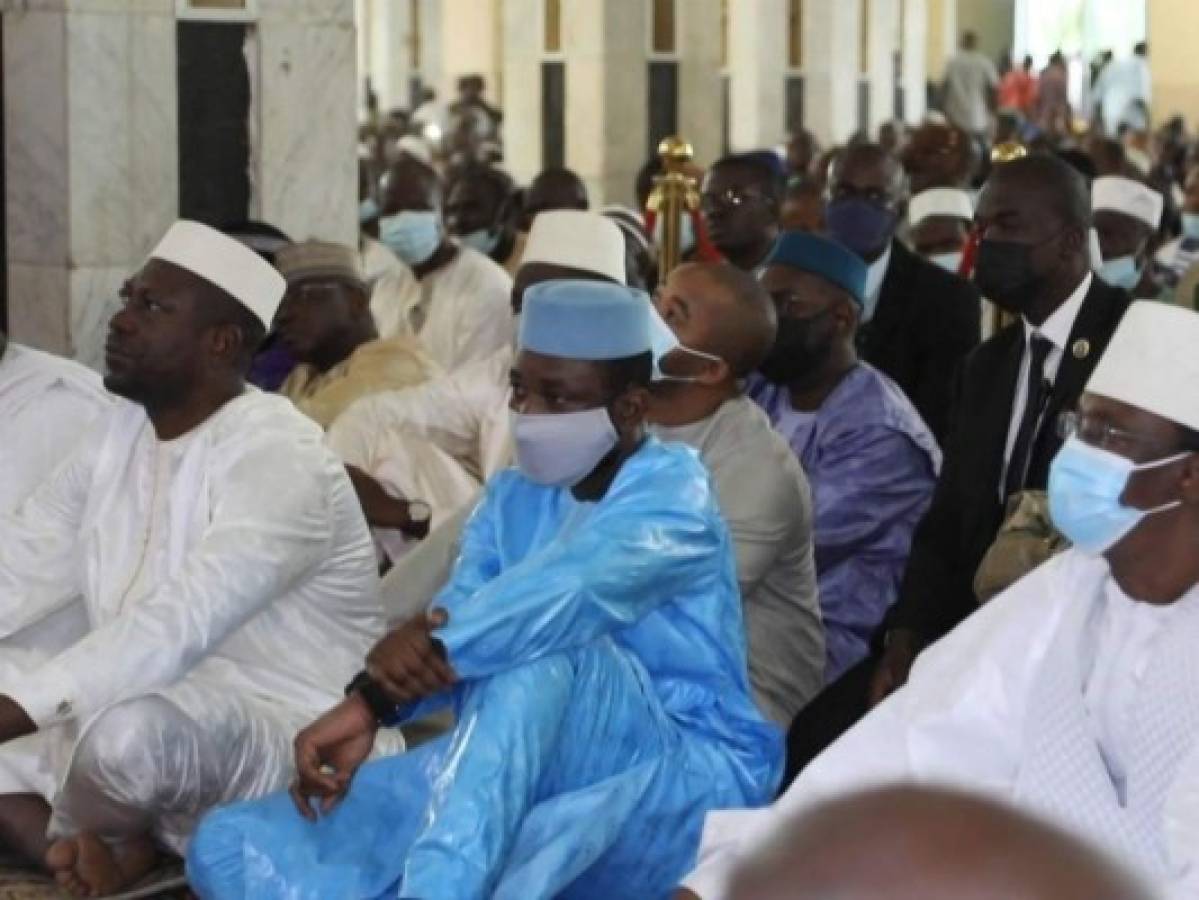 Intentan apuñalar al presidente interino de Malí durante la fiesta del Eid  