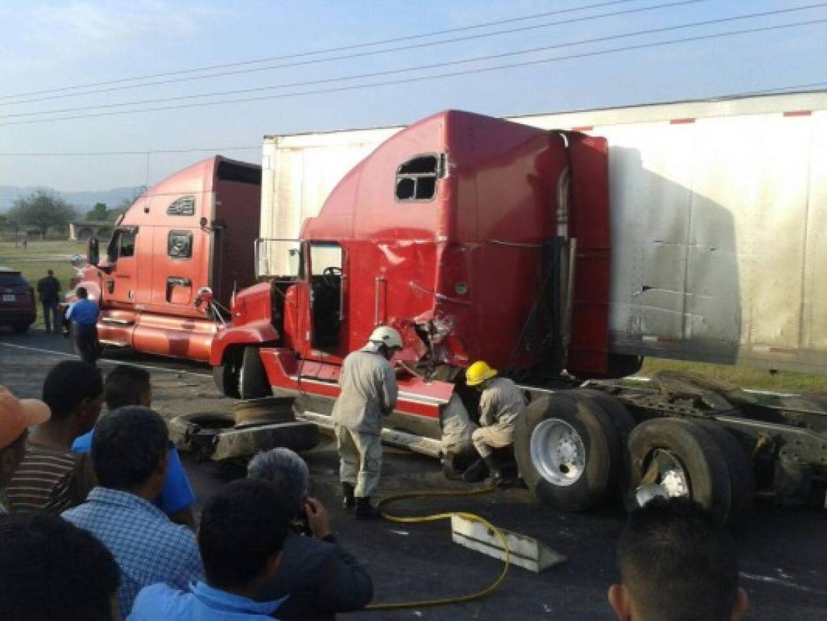 Una persona muerta deja múltiple colisión de rastras en Valle de Amarateca