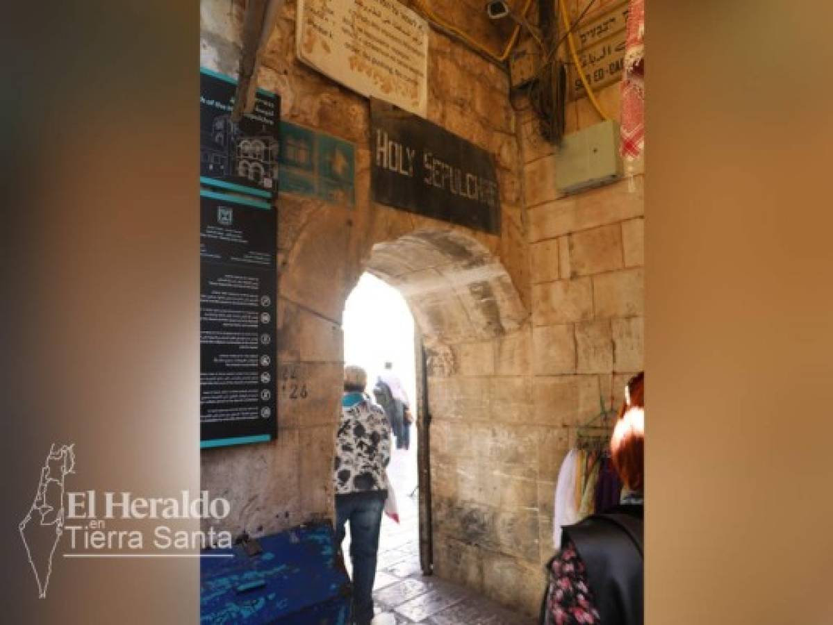 Puerta que indica la entrada al Santo Sepulcro. Foto: EL HERALDO