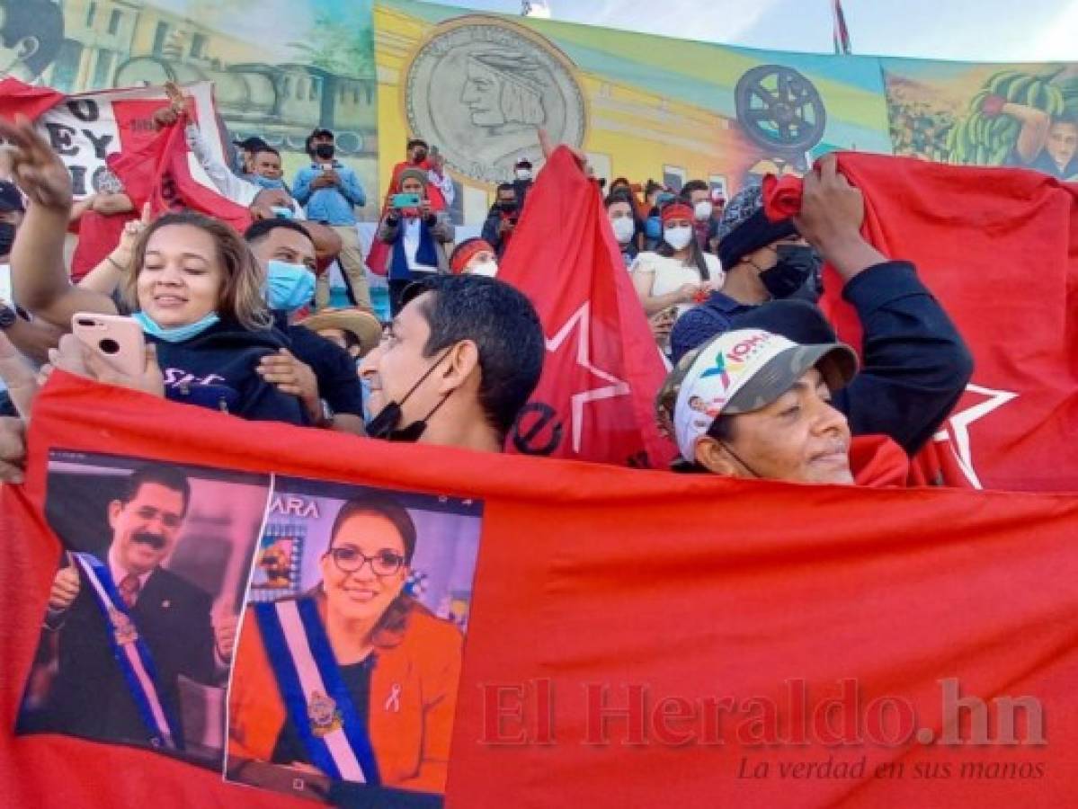 Pancartas y bailes: el ambiente en las graderías del Estadio Nacional durante toma de posesión (Fotos)