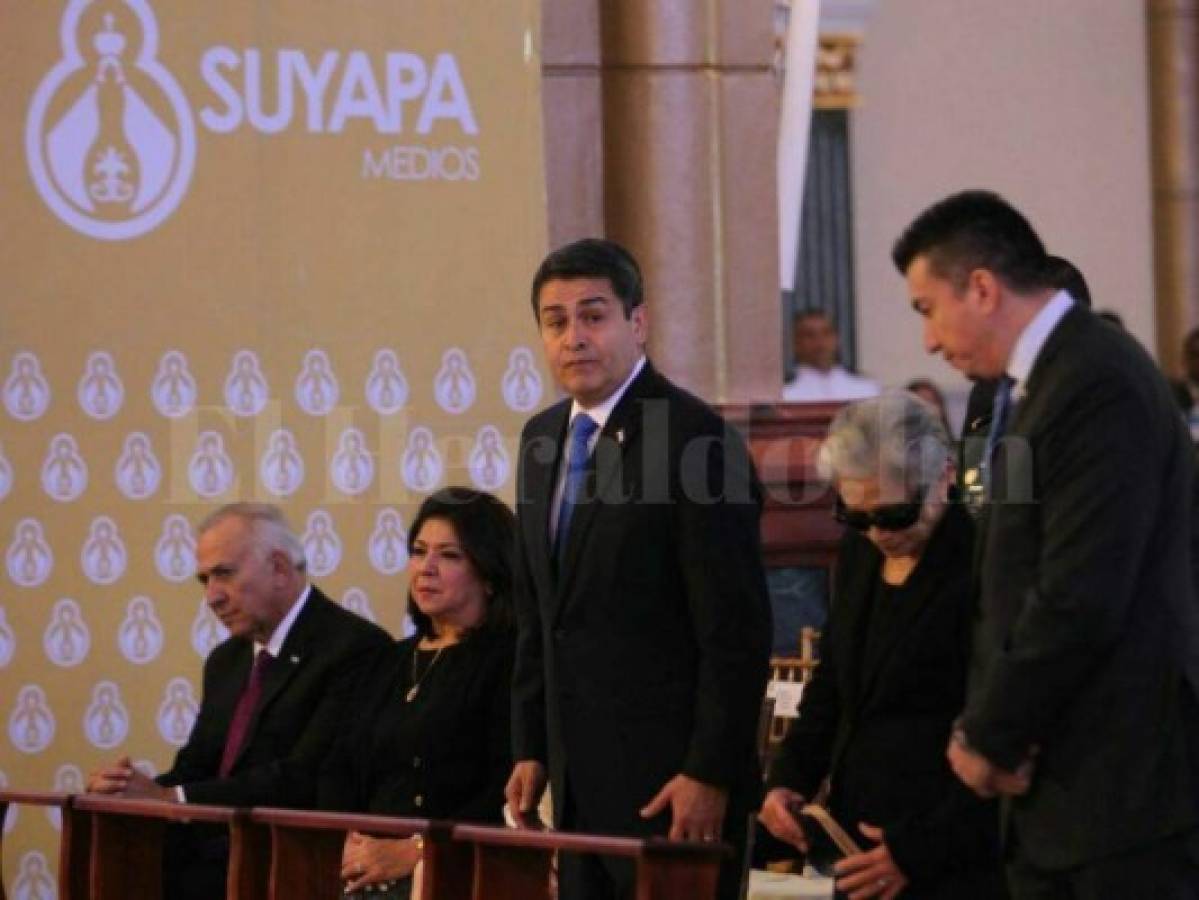 Fuerzas Armadas de Honduras (FFAA) ofrecen honores a la Virgen de Suyapa