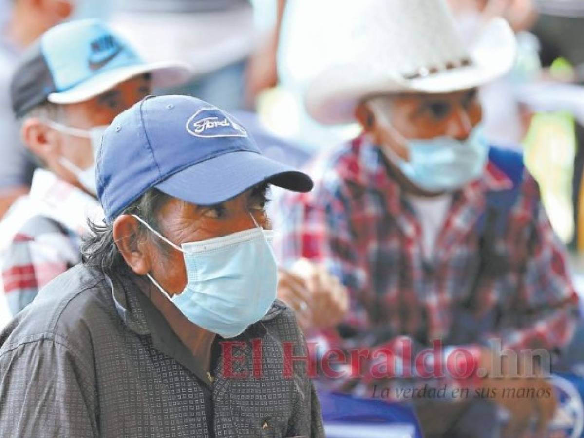 La tercera edad forma parte de los grupos más vulnerables a infectarse de covid-19. Foto: El Heraldo