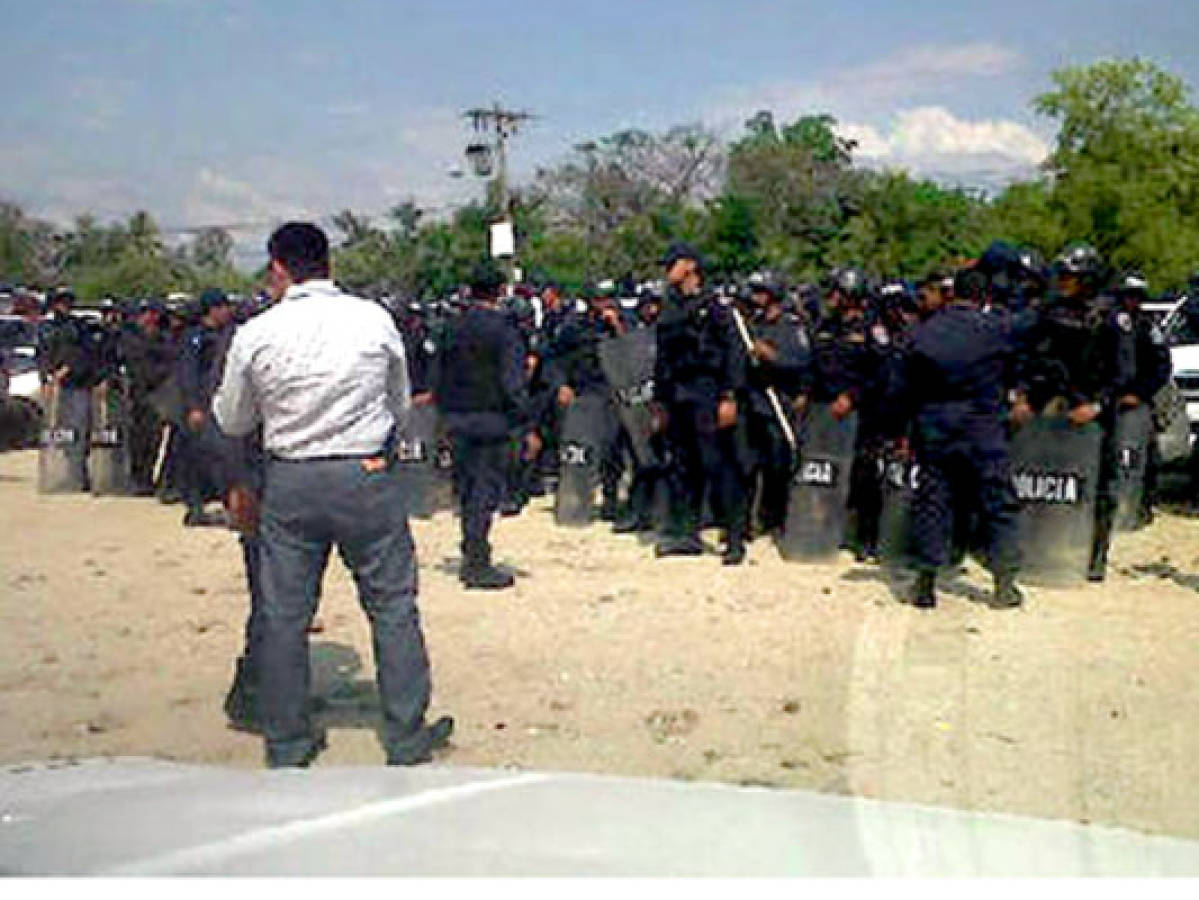 Inicia desalojo de campesinos que mantienen ocupadas varias tierras