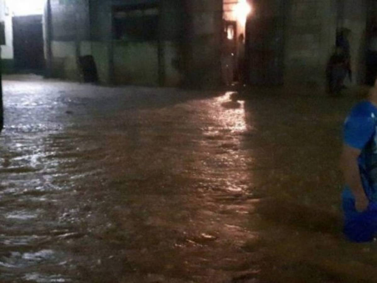 Un muerto y más de 30 mil afectados dejan lluvias en Guatemala