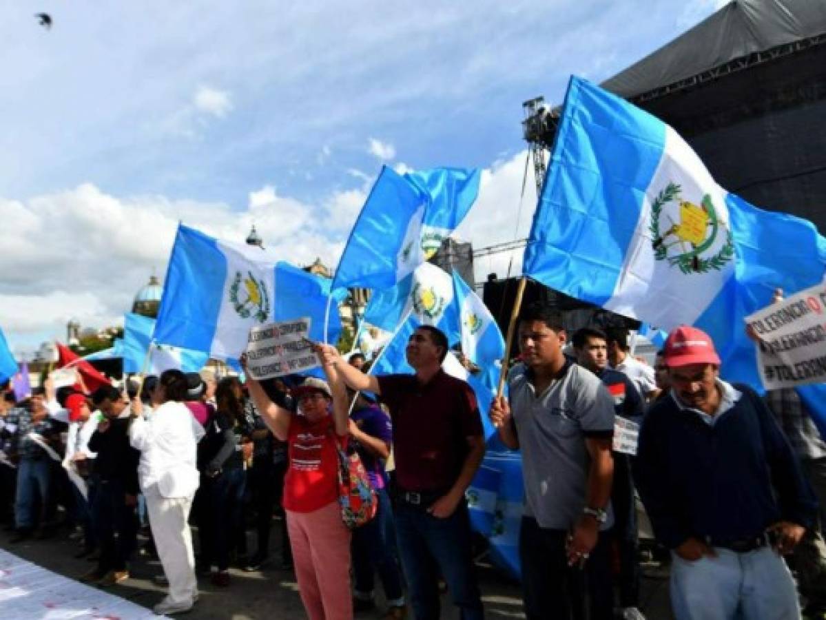 Guatemaltecos celebran 242 años de fundación de su nueva capital