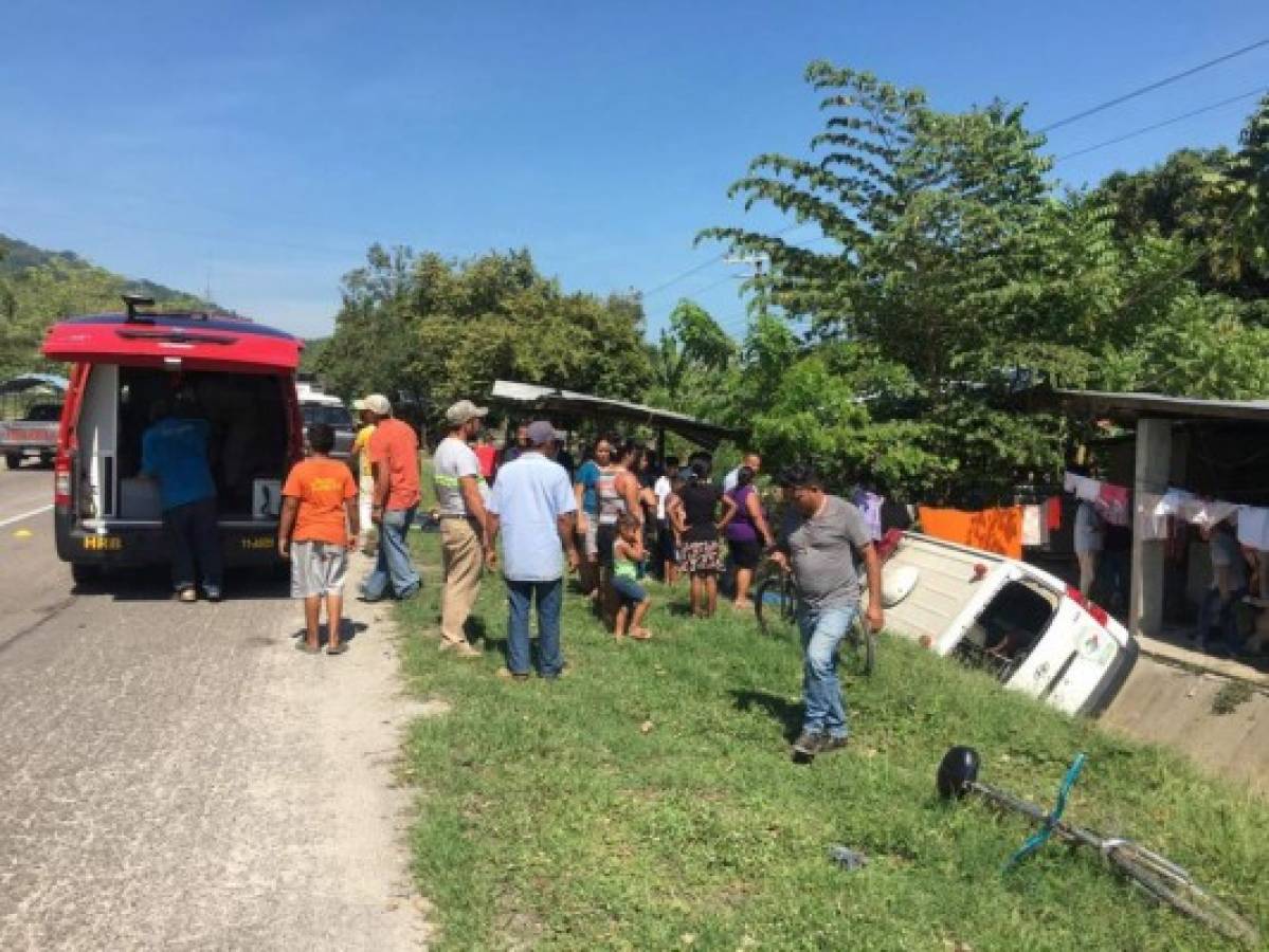 Ambulancia de los Bomberos se accidenta y deja dos heridos en Choloma