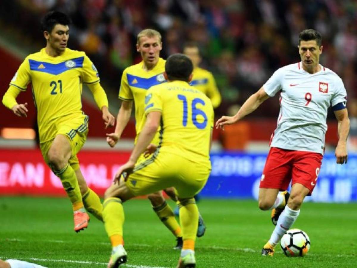 Polonia vence a Kazajistán (3-0) y mantiene el pulso con Dinamarca