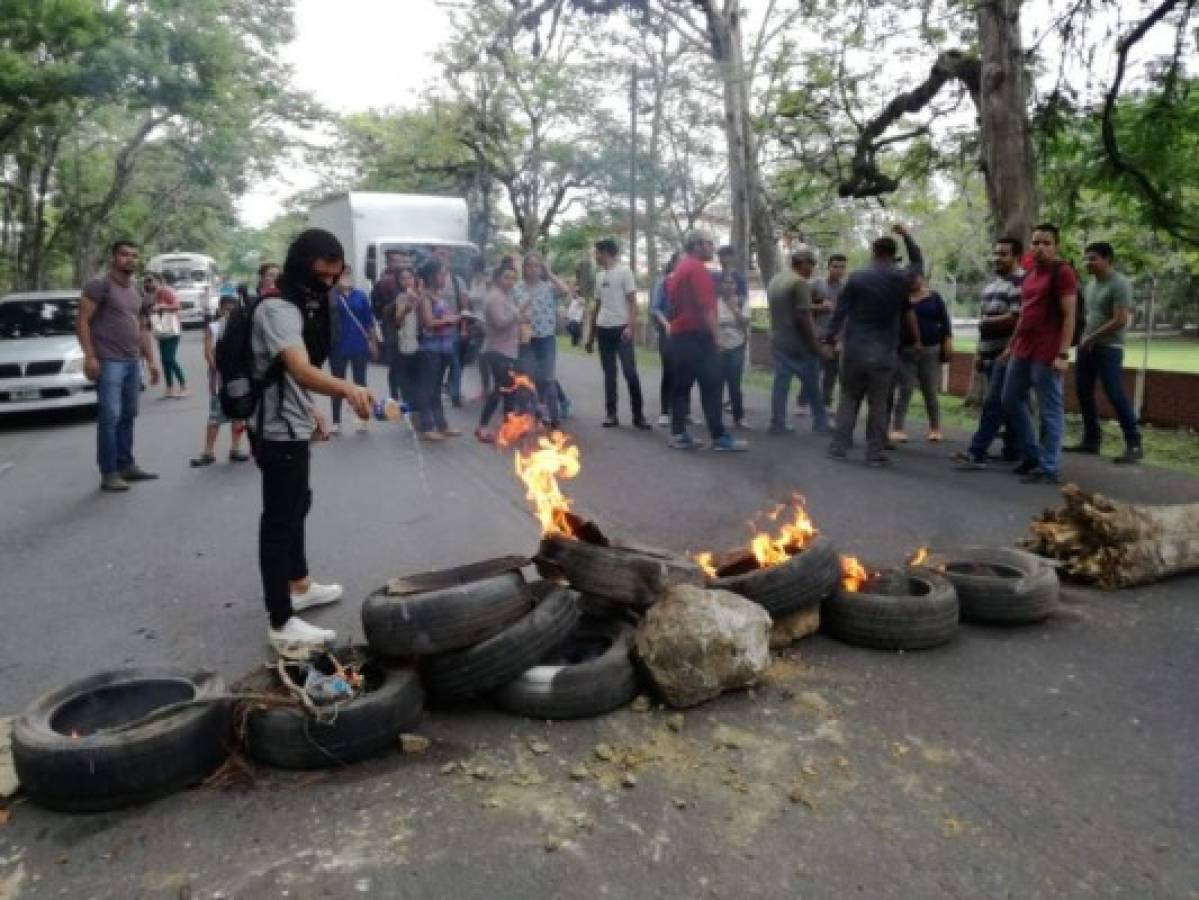 EN VIVO: Carreteras bloqueadas por nueva jornada de protestas en Honduras