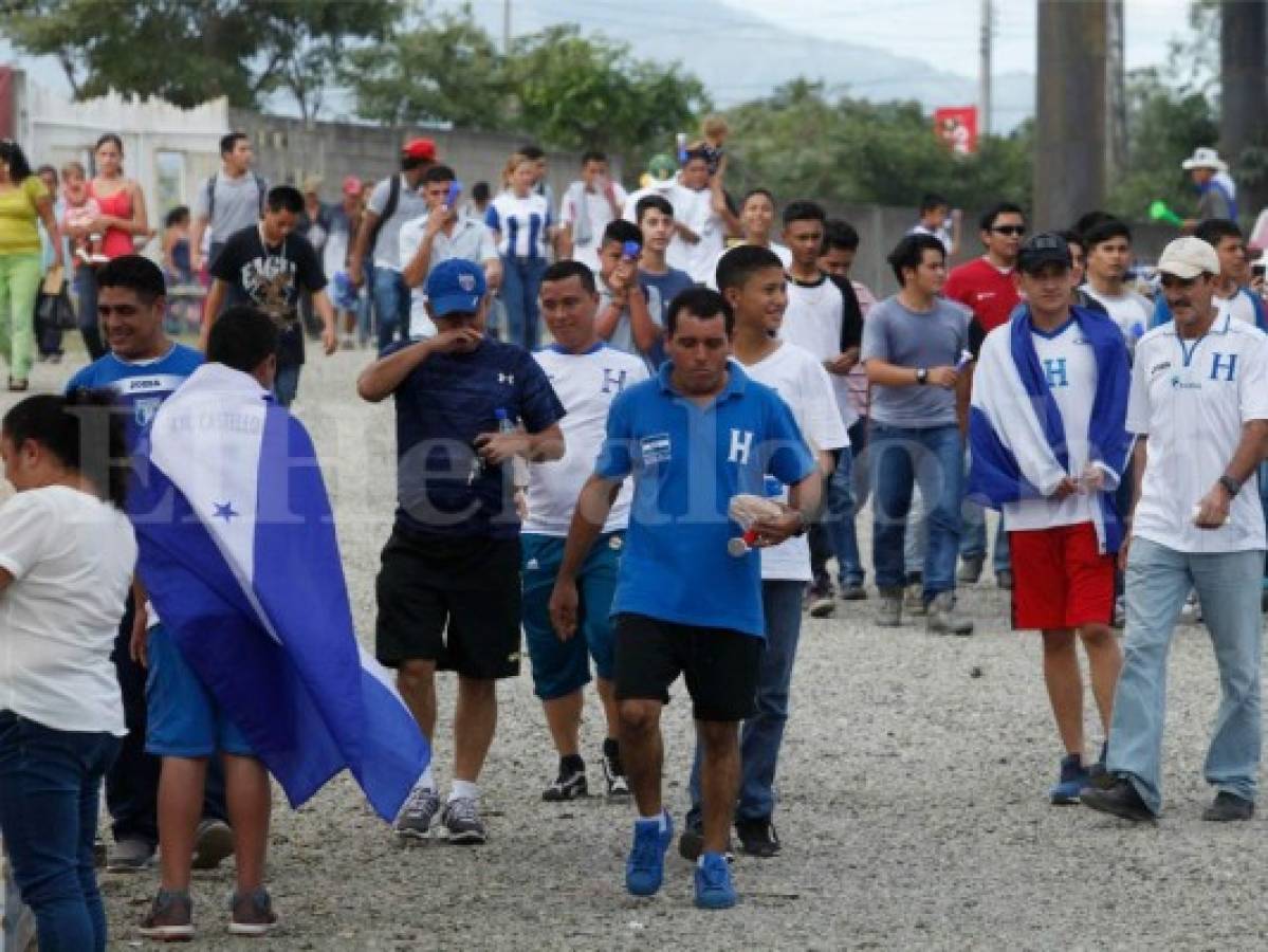 Hondureños vuelven a creer en su equipo y llegan al Olímpico de San Pedro Sula