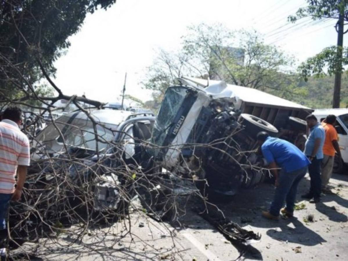 Al menos tres lesionados deja accidente vial en San Pedro Sula